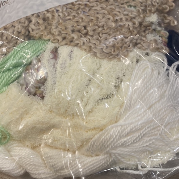 High quality Yarn kit wool, wooden dowel, leather perfect for homemade crafts! - Picture 3 of 9